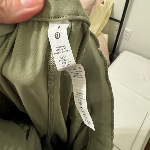 NWOT Lululemon Keep Moving Pant 7/8 - Picture 2 of 5